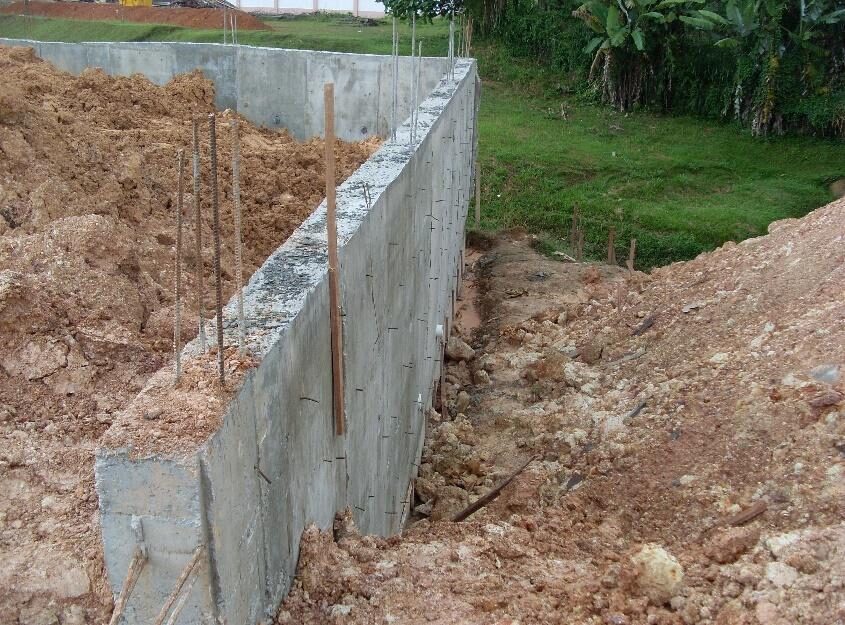 Retaining wall on Lot 709 for Merrs Legend Exports Sdn Bhd — Country Heights, Kajang, Selangor