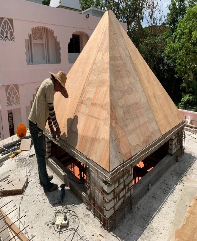 Mini kuil design arch (gopuram), Hindu temple at Geeta Ashram — Petaling Jaya, Selangor